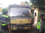 Kegiatan-pengecekan-truk-pengangkut-hewan-ternak-di-pos-checkpoint-Kedungkandang.jpg