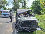 Kijang-pasca-mengalami-kecelakaan-dengan-Truk-Fuso-di-Kecamatan-Torjun-Sampang.jpg