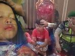 Kisah-anggota-TNI-selamatkan-bocah-saat-tragedi-Arema-tertimpa-reruntuhan-kaca-badan-sudah-memutih.jpg