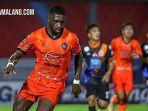 Kwabena-Appiah-saat-masih-perkuat-Nakhonratchasima-Mazda.jpg