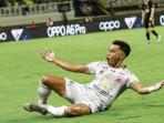 Madura-United-Ahmad-Nufiandani-menjebol-gawang-Dewa-United-di-Banten-International-Stadium.jpg