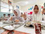 Makan-Bergizi-Gratis-MBG-usai-dibagikan-Lantamal-V-di-SMPN-19-Kota-Malang.jpg