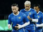 Marc-Klok-depan-saat-berlatih-bersama-Persib-Bandung.jpg