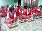 Pelajar-SDN-03-Rejoagung-Kecamatan-Kedungwaru-Kabupaten-TulungagungMakan-Bergizi-Gratis.jpg