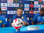Pelatih-Arema-FC-Marcos-Santos-tengah-mengaku-siap-meredam-kekuatan-Dewa-United.jpg