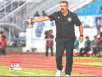 Pelatih-Arema-FC-Marcos-Santos-v-dewa.jpg