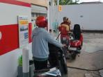Tak Terdampak Isu Kelangkaan BBM dan PHK Pegawai, Aktivitas SPBU Shell Jombang Masih Berjalan Normal