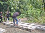 Pembongkaran-makam-Wali-Lima-palsu-oleh-Perjuangan-Wali-Songo-Indonesia-PWI-di-Ngawi.jpg