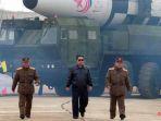 Pemimpin-Tertinggi-Korea-Utara-Kim-Jong-Un-tengah.jpg