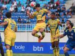 suryamalang/Persib-Bandung-Federico-Barba-vs-Arema-FC.jpg