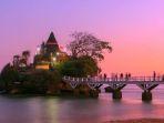 Pesona-Pantai-Balekambang-Tempat-Wisata-di-Malang-Ada-Pura-di-Tengah-Laut-Mirip-Tanah-Lot-Bali.jpg