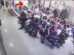 Petugas-kebersihan-bernama-Zainal-terekam-CCTV-RSUD-dr-Soewandhi.jpg