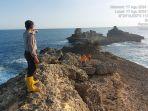 Polisi-olah-TKP-di-lokasi-terceburnya-pemancing-di-Pantai-Tanjung-Sirap-Kabupaten-Malang.jpg