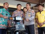 Polres-Sampang-mengungkap-kasus-curanmor-Honda-Astrea-yang-viral-di-Kampung-Keleleng.jpg