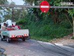 Portal-atau-palang-pembatas-yang-hendak-memasuki-Jalur-Klemuk-Kota-Batu-dari-arah-Pujon.jpg