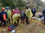 Proses-evakuasi-6-pendaki-yang-tersesat-di-Gunung-Butak-via-Panderman-Kota-Batu.jpg