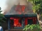 Derita Nenek di Ngawi Melihat Rumahnya Terbakar, Perhiasan dan Uang Hangus, Hanya Sapi yang Selamat