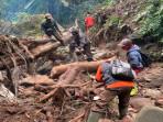 Susur Sungai BPBD Kota Batu, Bersihkan Titik Rawan untuk Meminimalisir Bencana di Pergantian Musim 