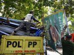 Satpol-PP-Kota-Malang-menertibkan-alat-peraga-kampanye.jpg