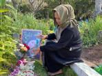 3 Tahun Tragedi Kanjuruhan, Ibu Korban Tetap Setia Tiap Hari Kunjungi Makam Anaknya di TPU Kasin