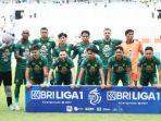 Starting-eleven-Persebaya-Surabaya-saat-menjamu-Dewa-United-di-Stadion-Gelora-Bung-Tomo-GBT.jpg