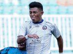 Striker-Arema-FC-Dedik-Setiawan-mencetak-hattrick-dalam-kemenangan-melawan-Persikabo-3-1.jpg