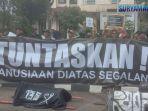 Tragedi-Kanjuruhan-di-depan-Kantor-Polsek-Pujon-Minggu-20112022-siang.jpg