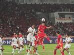 Vietnam-berduel-udara-dengan-pemain-Timnas-Indonesia-U-23.jpg