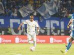 Wiliam-Marcilio-dalam-pertandingan-Persib-Bandung-vs-Arema-FC-di-Stadion-Si-Jalak-Harupat.jpg