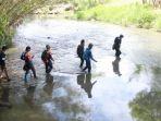 aktivitas-susur-sungai-brantas-dan-temuan-sampah-di-anak-sungai-brantas-kota-batu.jpg