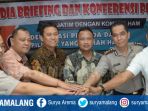 anggota-bawaslu-jatim-totok-hariyono-ketua-kpu-jatim-eko-sasmito_20180419_201705.jpg