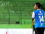 bek-barito-putera-nazar-nurzaidin-saat-melawan-perseru-serui-di-stadion-gajayana-kota-malang_20180829_180558.jpg