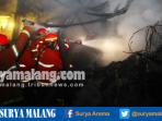 berita-foto-peristiwa-malang-kebakaran-pasar-comboran-5_20161014_190907.jpg