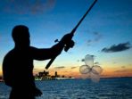 berita-malang-memancing-ikan-dengan-kondom_20161125_103430.jpg
