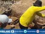 bpcb-trowulan-mojokerto-meneliti-pagar-keliling-lingkungan-candi-gedog-di-kota-blitar.jpg