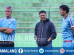 ceo-arema-fc-iwan-budianto-saat-mendampingi-tim-singo-edan-berlatih-di-stadion-gajayana_20180803_190156.jpg