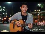 chord-gitar-tetap-disini-tri-suaka-dengan-lirik-erima-kasih-kau-telah-mencintaiku-viral-di-tiktok.jpg