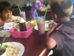 dua-anak-yang-ditinggal-orang-tuanya_20170721_220836.jpg