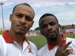 dua-pemain-madura-united-peter-odemwingie-kiri-dan-greg-nwokolo_20170910_114724.jpg