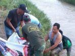 evakusi-jenazah-abdus-somad-51-di-sungai-avur-suru-di-desa-pucangan-kecamatan-palang-tuban.jpg