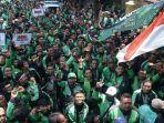 fakta-fakta-ribuan-driver-ojek-online-serbu-pengadilan-negeri-surabaya-rabu-siang-serukan-keadilan.jpg