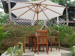 fasilitas-santai-tamu-hotel-tenda-di-alam-mojokerto.jpg