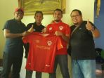 firman-utina-bersama-kalteng-putra_20180425_200917.jpg
