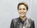foto-foto-liburan-nikita-mirzani-di-paris-pakai-celana-gemes-mejeng-di-disneyland-santai-di-kafe.jpg