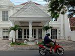 gedung-muamalah-lokasi-ustad-haikal-diusir-sekelompok-massa.jpg