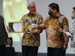 gubernur-jawa-tengah-ganjar-pranowo-penghargaan-kredit-usaha-rakyat-kur.jpg