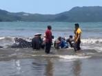 hiu-paus-terdampar-di-Pantai-Cengkrong-Desa-Karanggandu-Kecamatan-Watulimo-Trenggalek.jpg