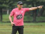 i-putu-gede-saat-memimpin-latihan-arema-fc-dalam-kompetisi-liga-1-musim-20222023.jpg