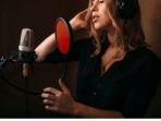 ilustrasi-musik-lirik-lagu-know-me-too-well-dari-danna-paola-feat-new-hope-club.jpg