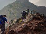 ilustrasi-pendaki-info-pendakian-gunung-semeru-2021-cara-daftar-biaya-sampai-kuota-per-hari.jpg